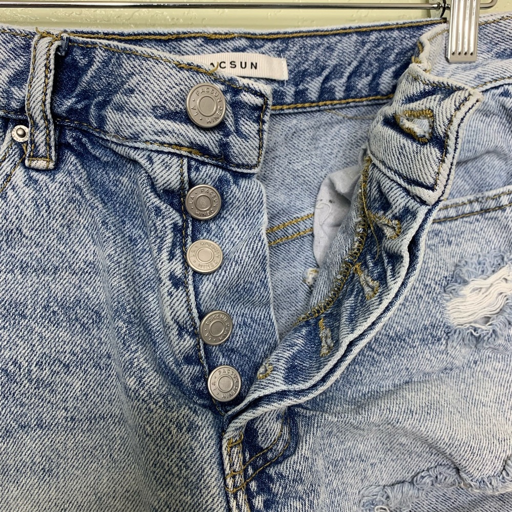 Pacsun Light Wash Vintage High Rise Distressed Denim Shorts Size 25 - Picture 3 of 9